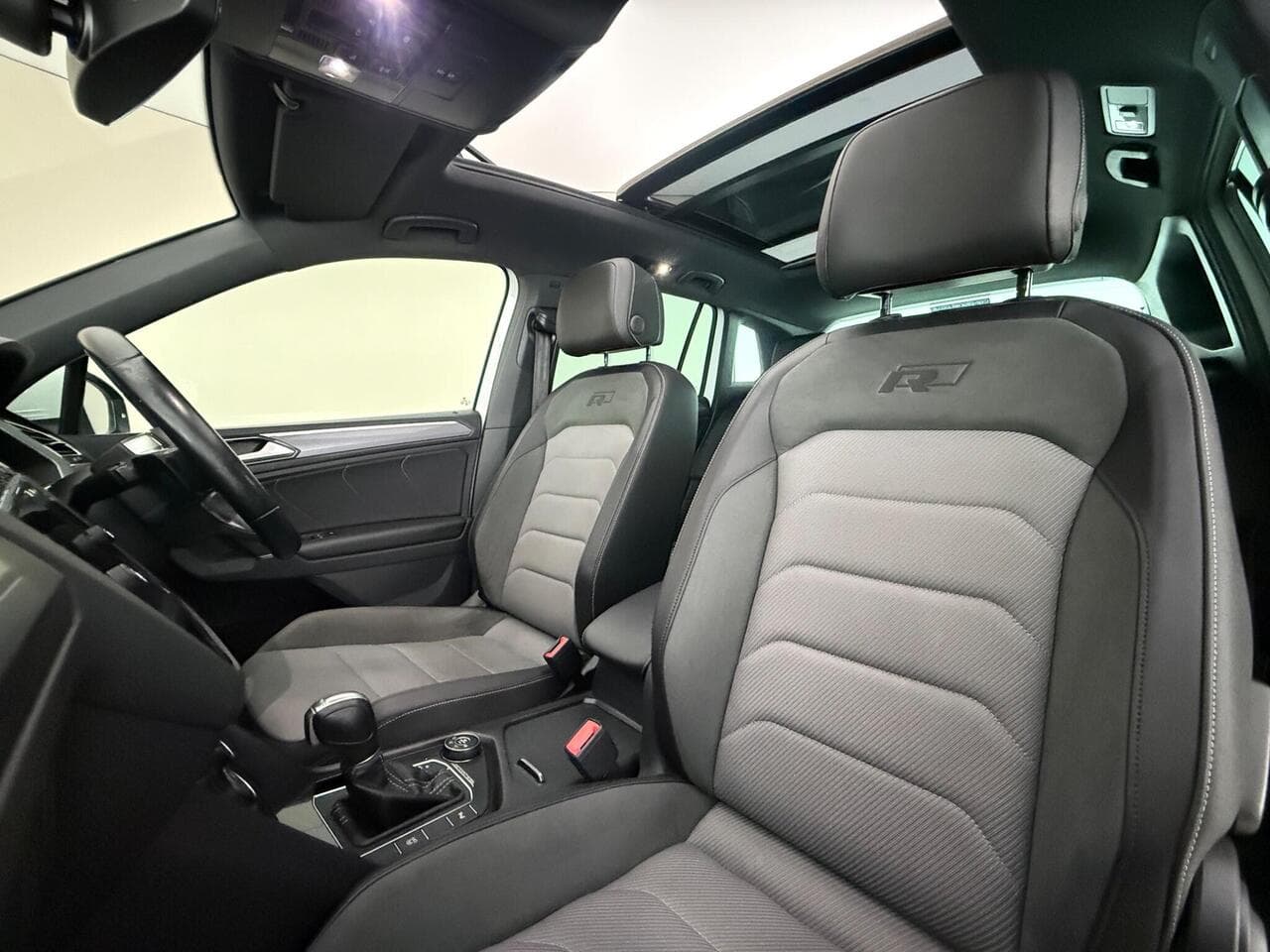 Volkswagen Tiguan thumbnail Seat Front Passenger