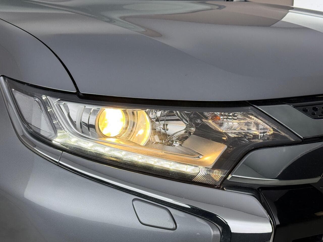 Mitsubishi Outlander thumbnail Lights Front