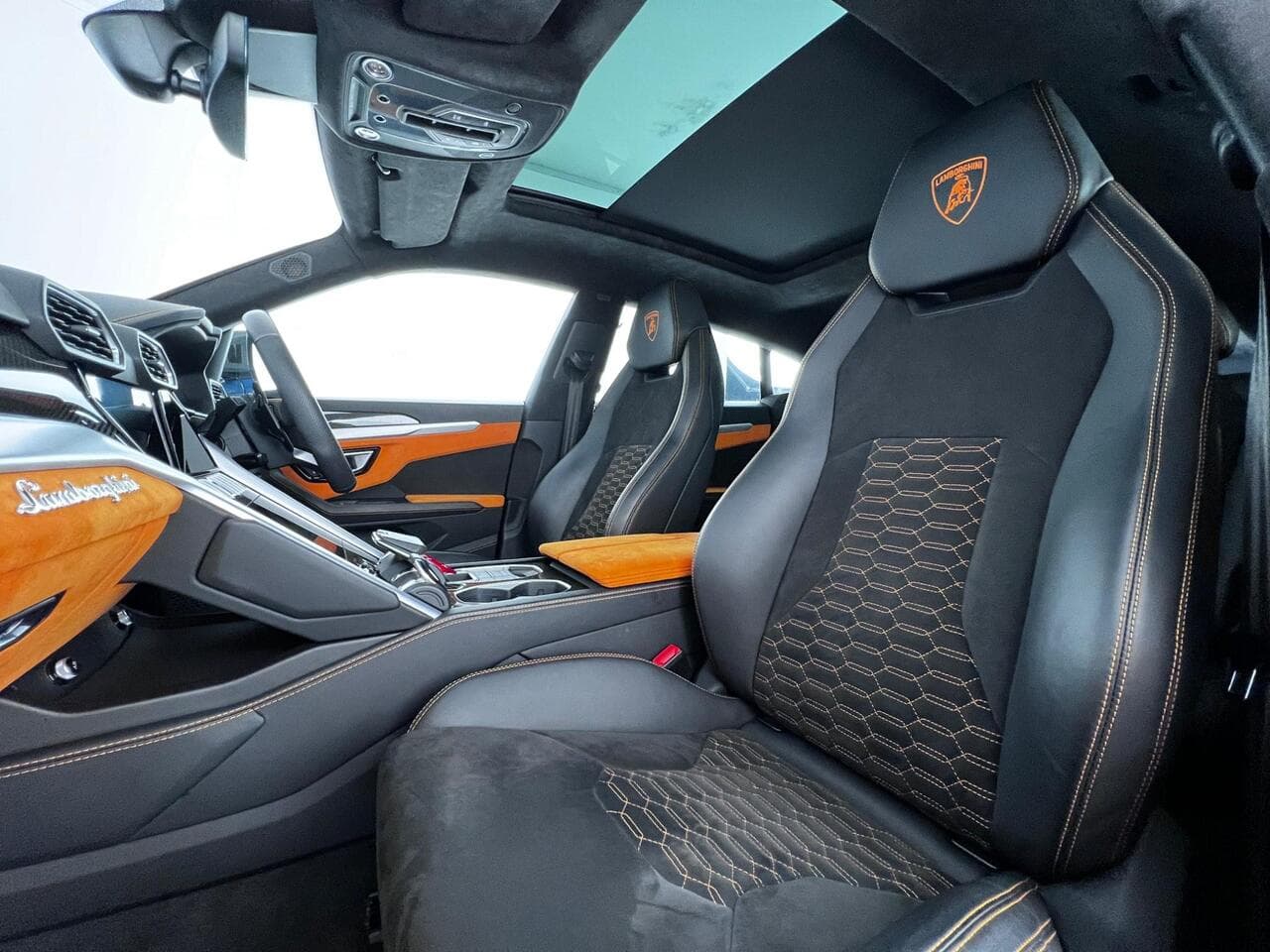 Lamborghini Urus thumbnail Seat Front Passenger