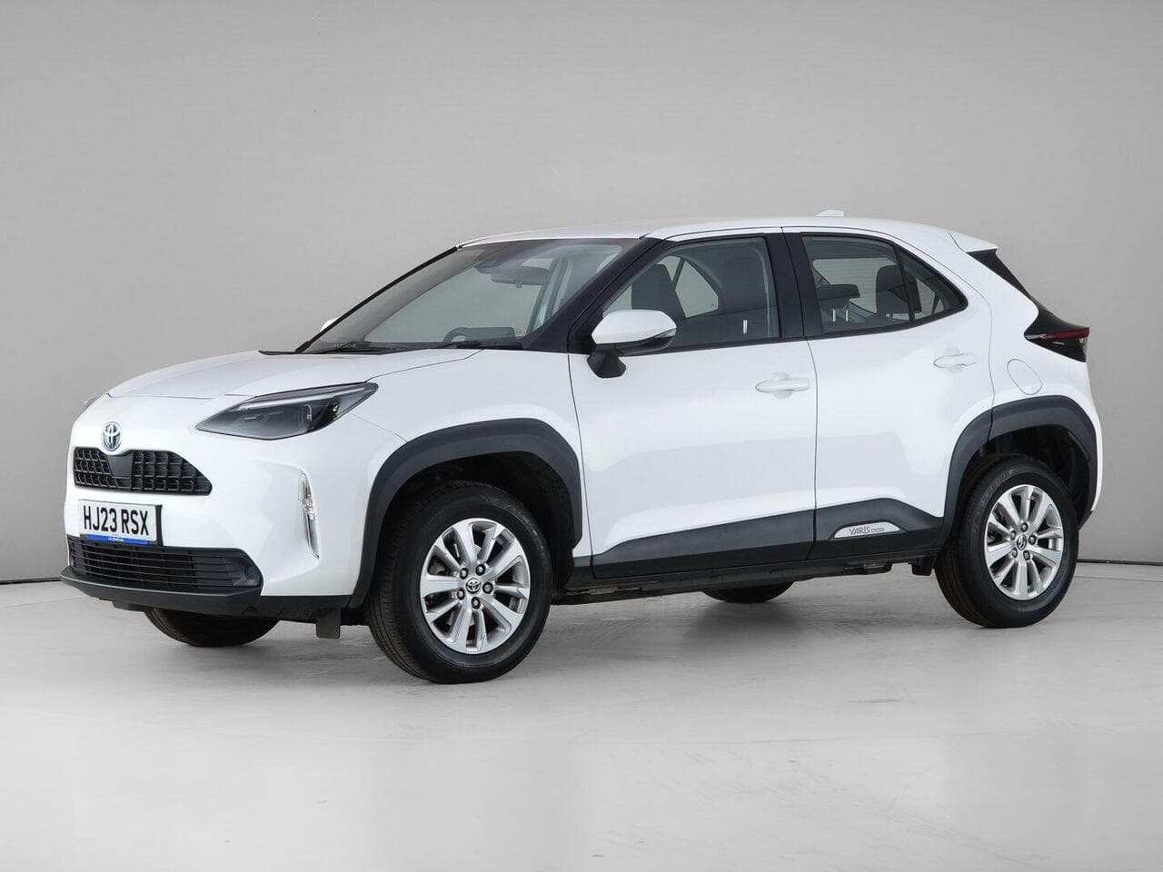 Toyota Yaris Cross thumbnail Front Left