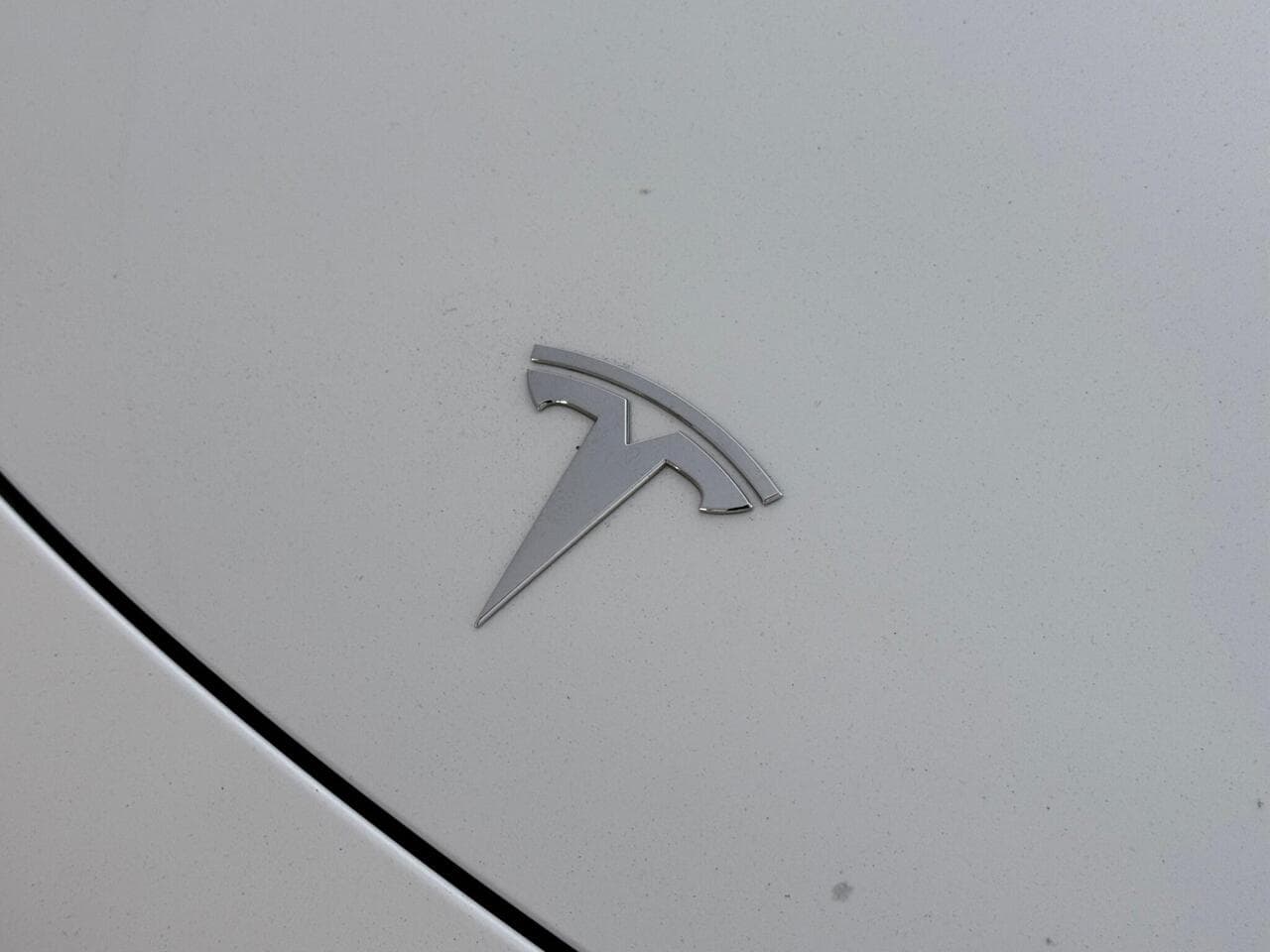 Tesla Model 3 thumbnail Badge Exterior