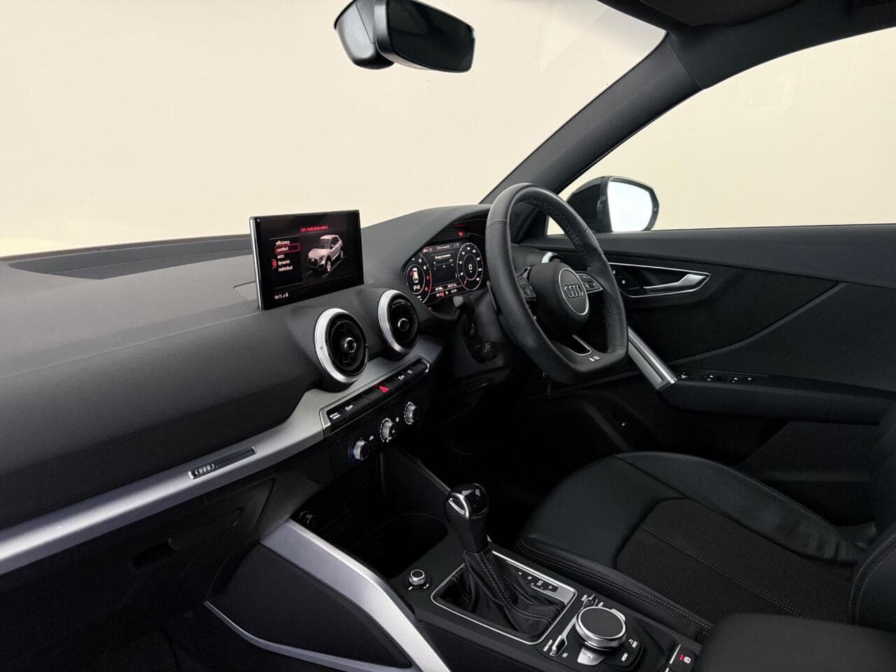 Audi Q2 thumbnail Interior Front