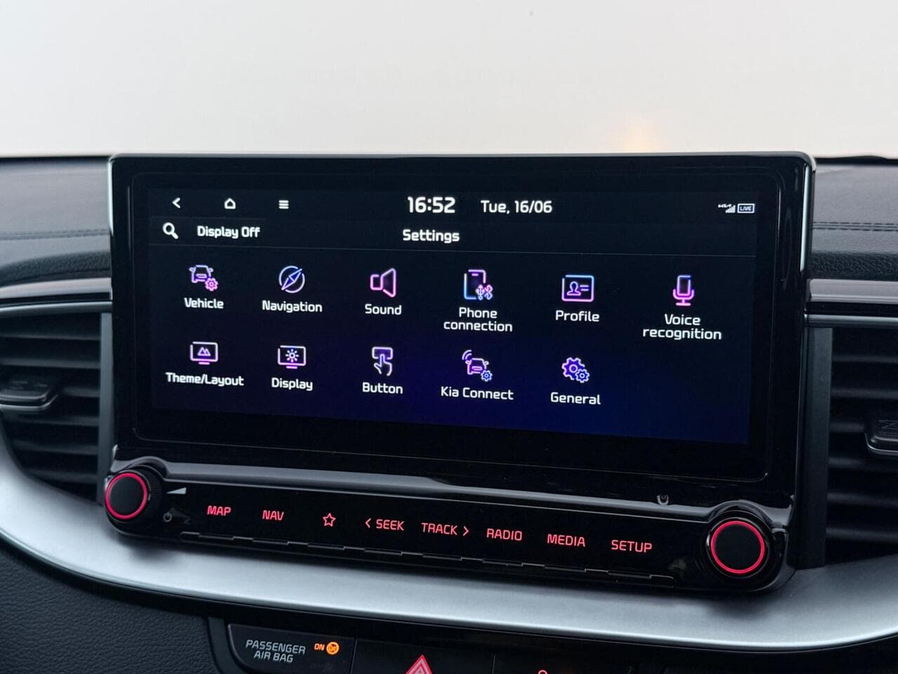 Kia Ceed thumbnail Infotainment System