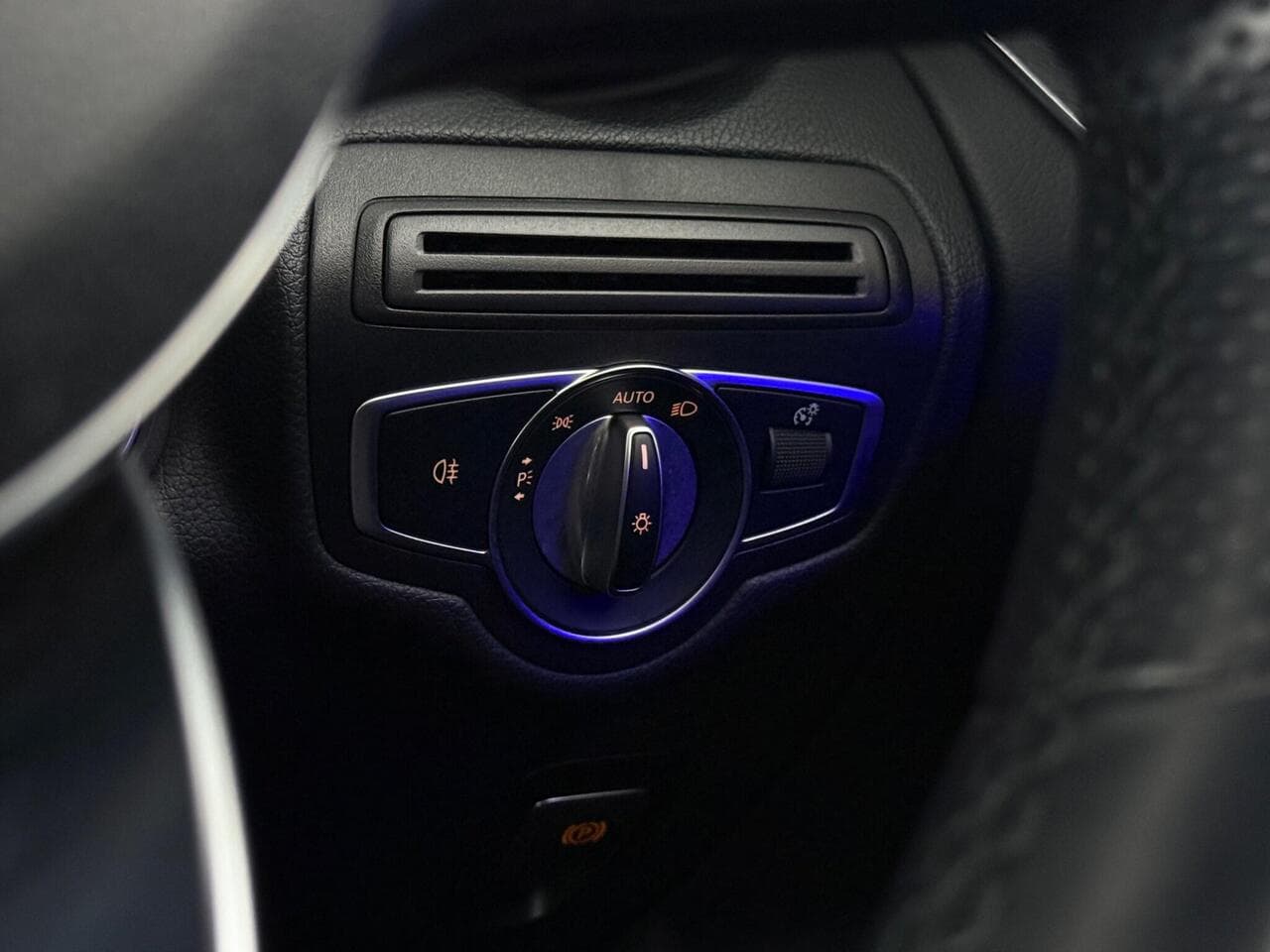 Mercedes-Benz GLC thumbnail Misc Controls