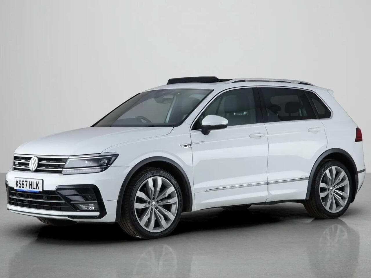Volkswagen Tiguan thumbnail Front Left