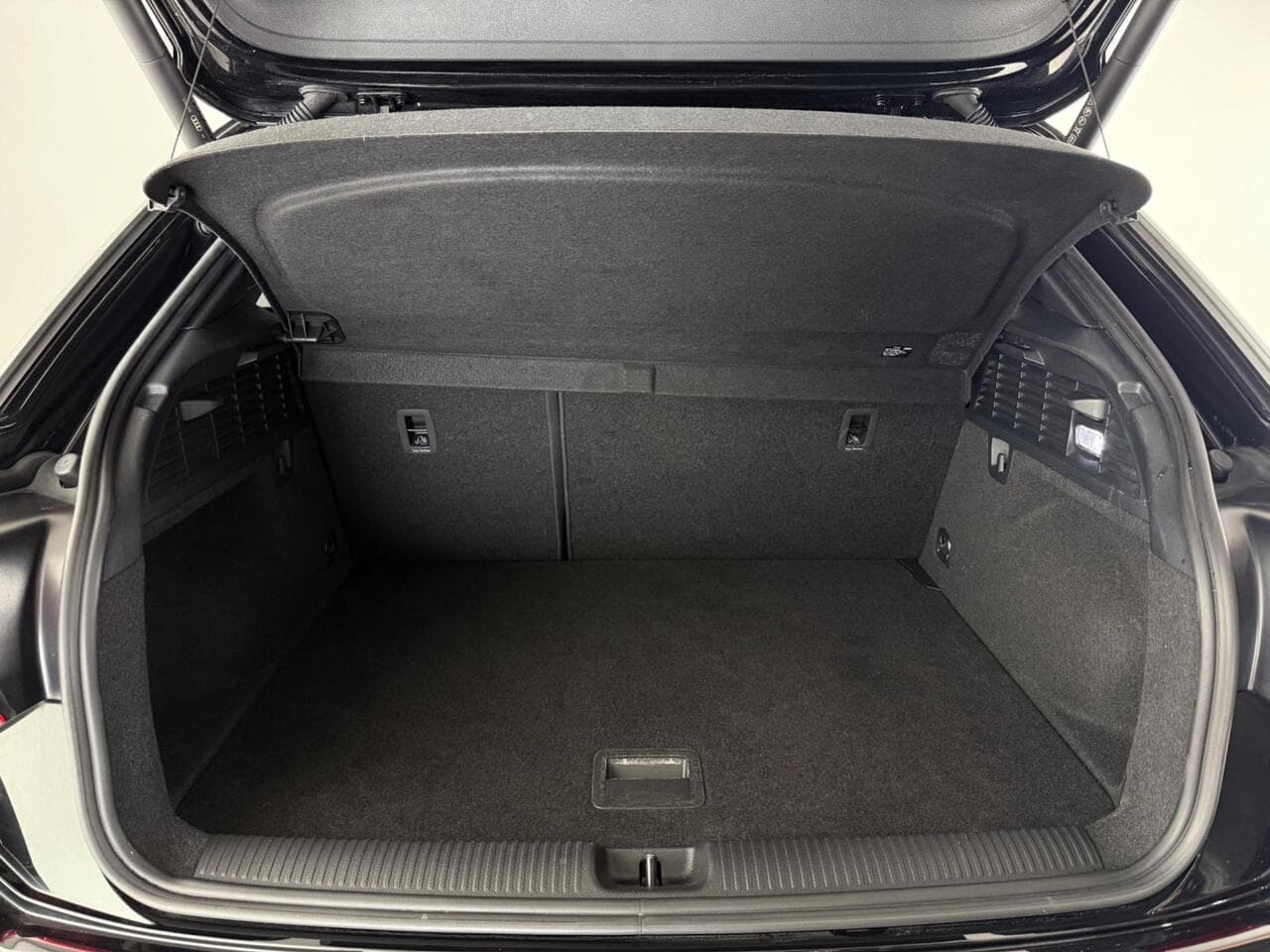 Audi Q2 thumbnail Boot