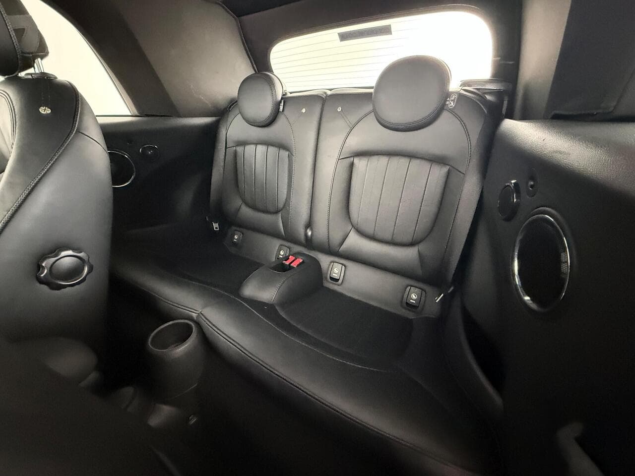 MINI Convertible thumbnail Seats Rear