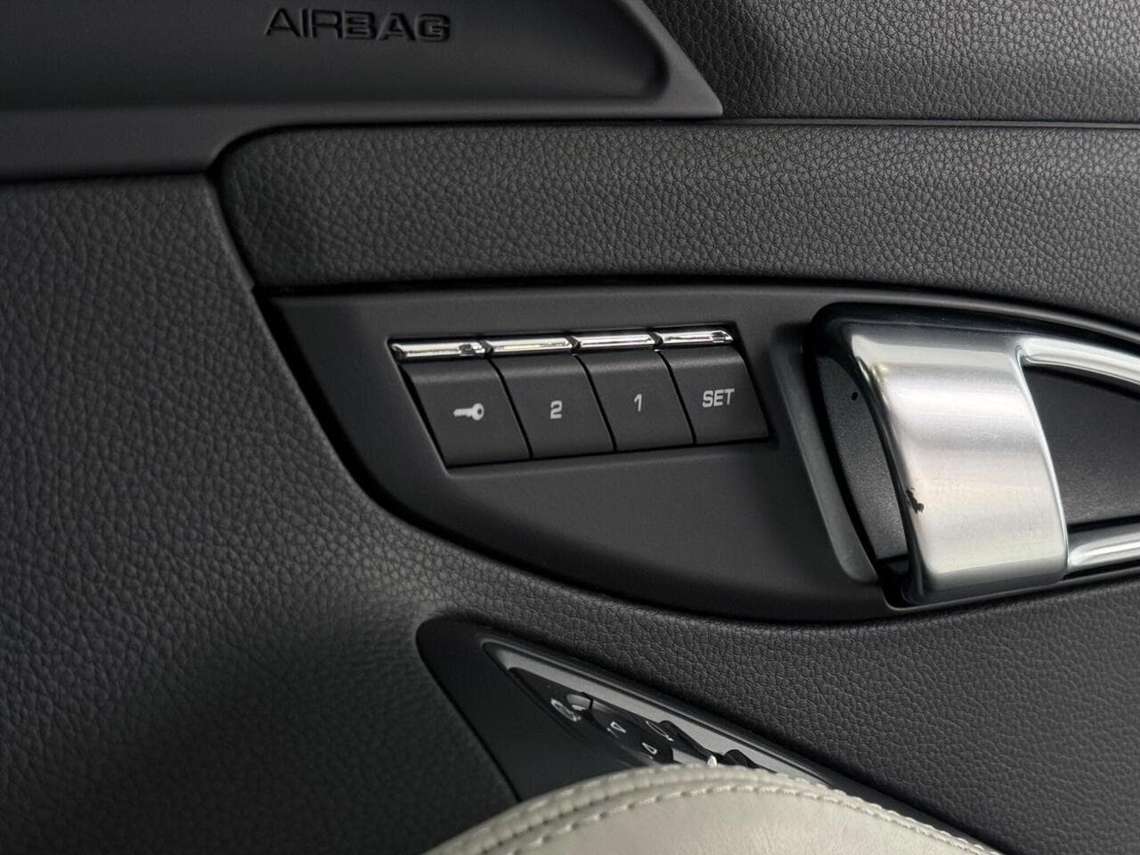 Porsche 718 Cayman thumbnail Misc Controls