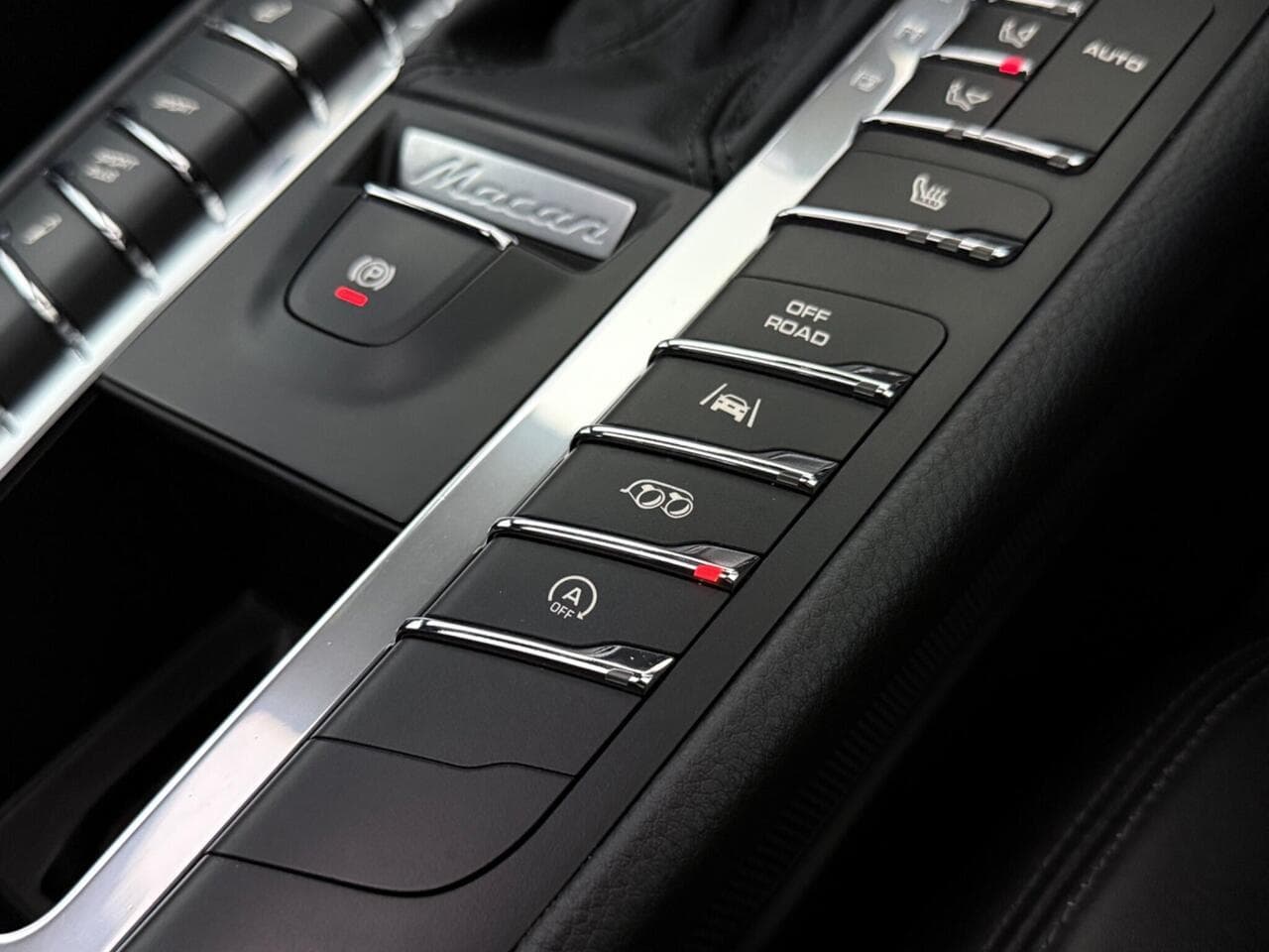 Porsche Macan thumbnail Misc Controls