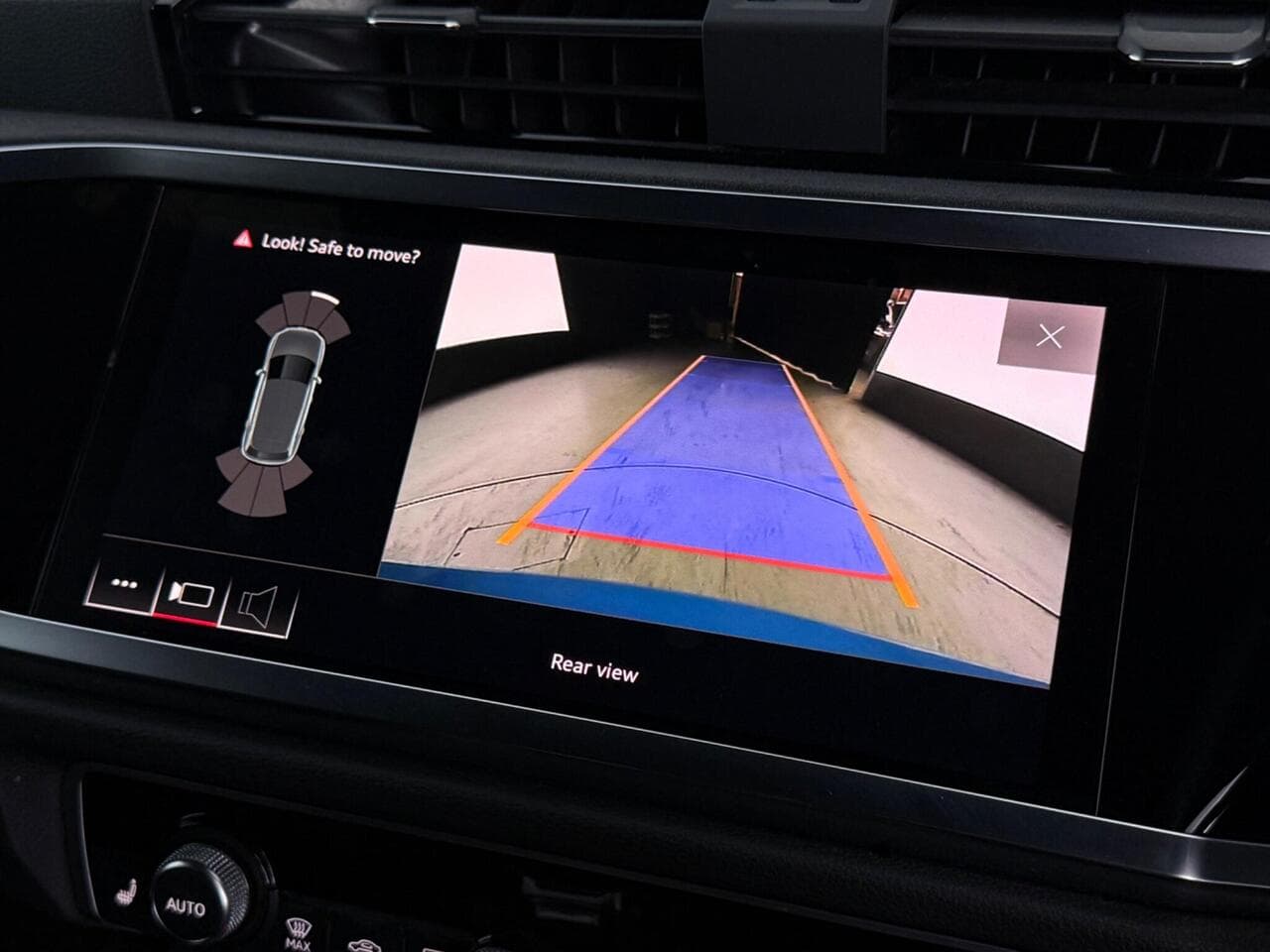 Audi RS Q3 thumbnail Infotainment System