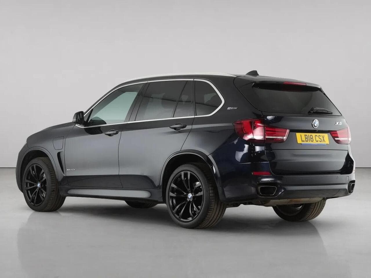 BMW X5 thumbnail Rear Left