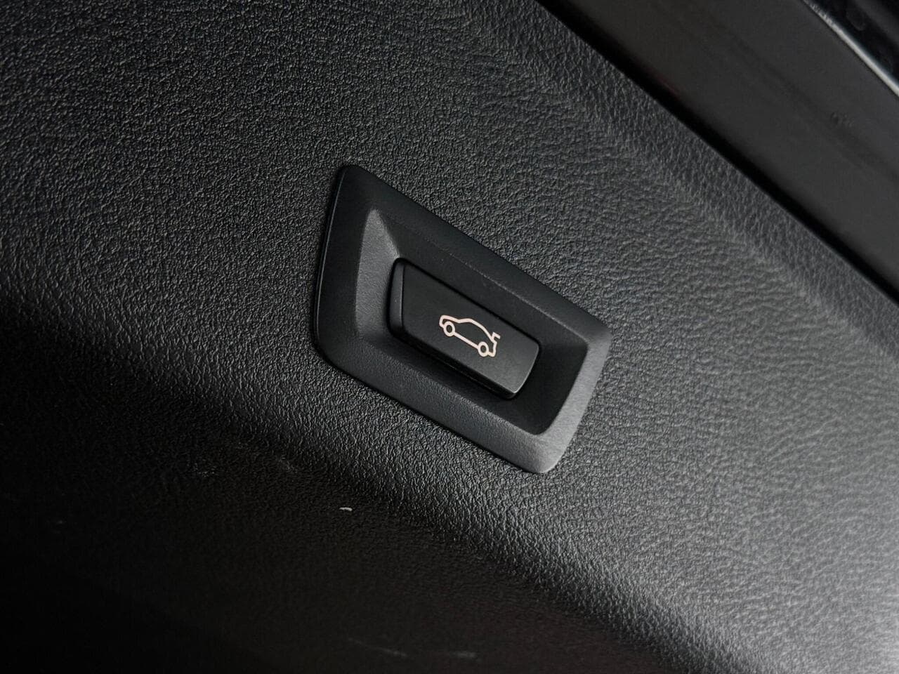 BMW X4 thumbnail Misc Controls
