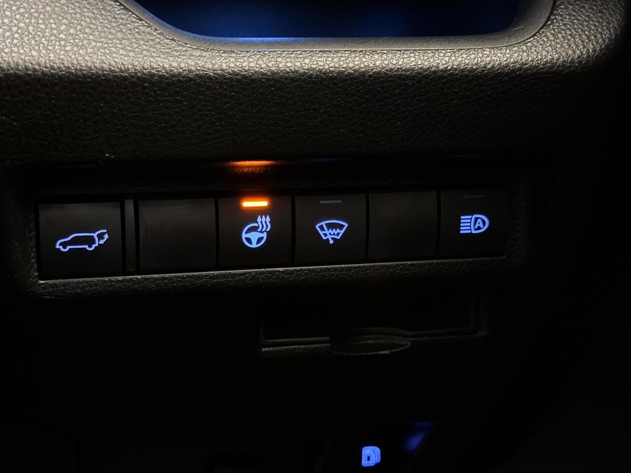 Toyota RAV4 thumbnail Misc Controls