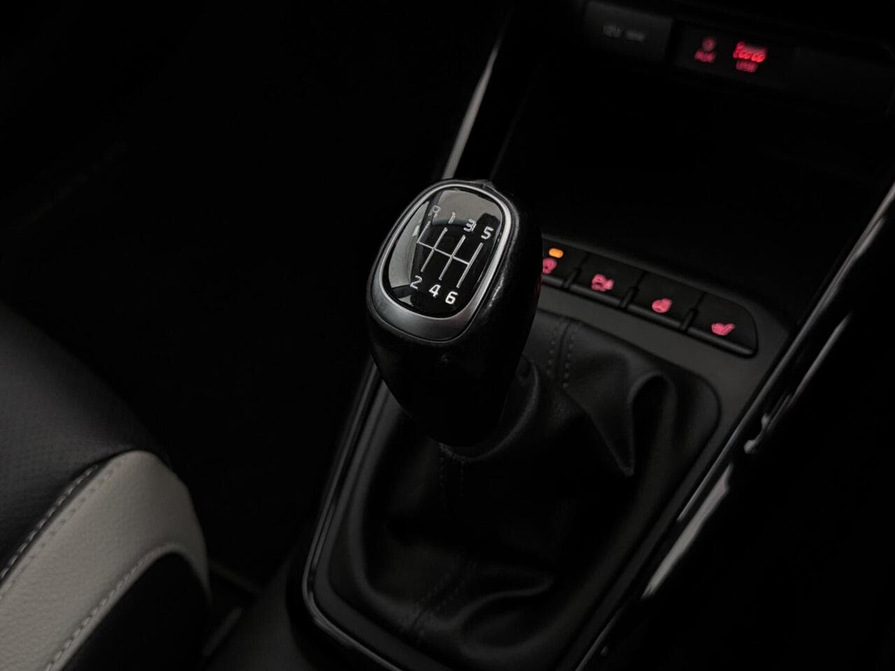 Kia Stonic thumbnail Interior Front