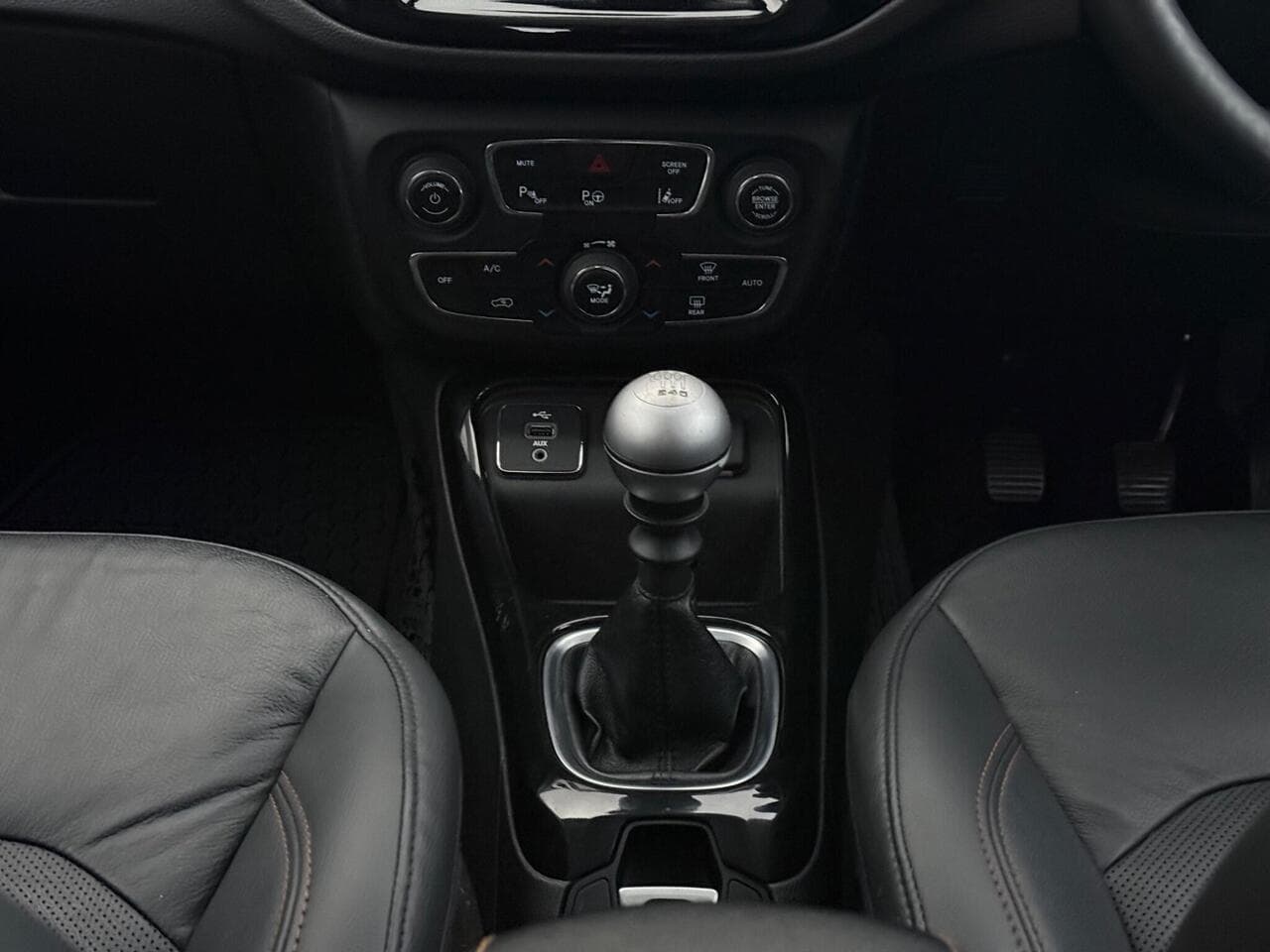 Jeep Compass thumbnail Interior Front