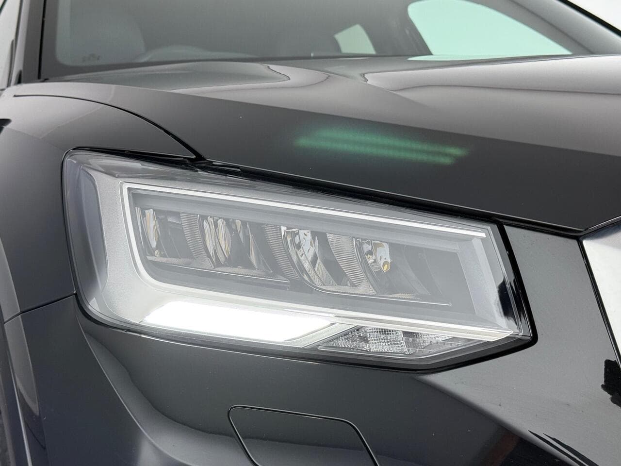 Audi Q2 thumbnail Lights Front