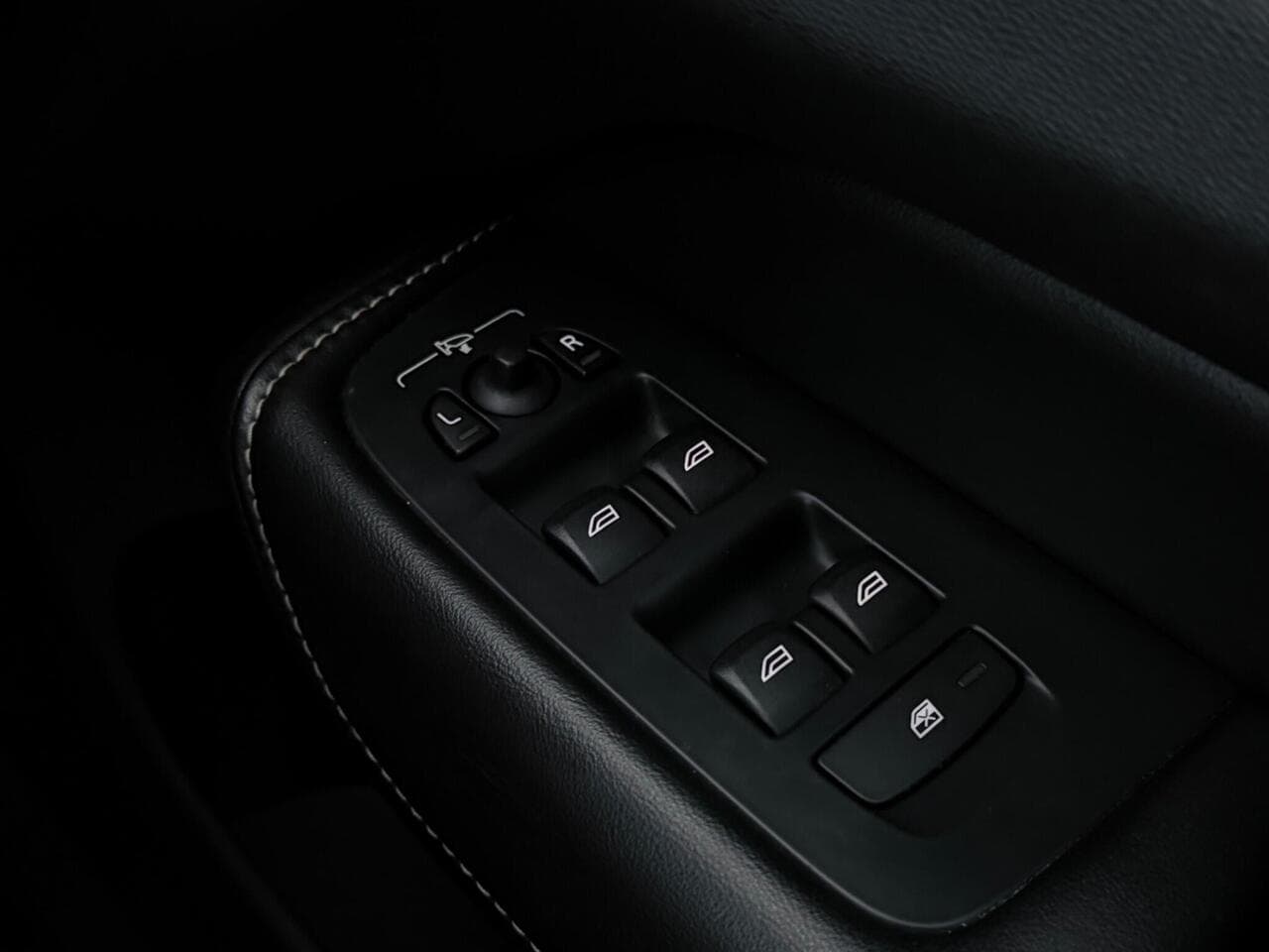 Volvo XC60 thumbnail Misc Controls