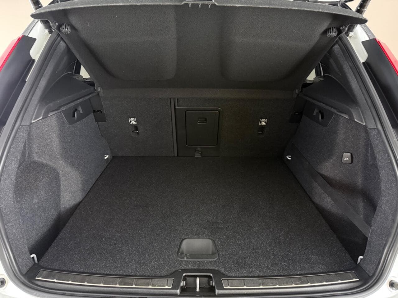 Volvo XC40 thumbnail Boot