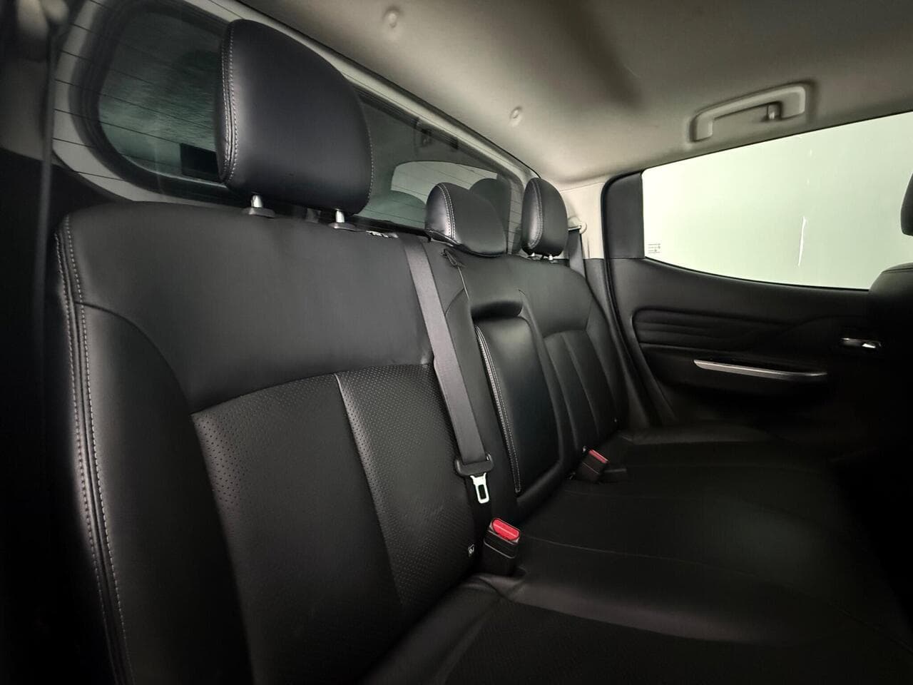 Mitsubishi L200 thumbnail Seats Rear