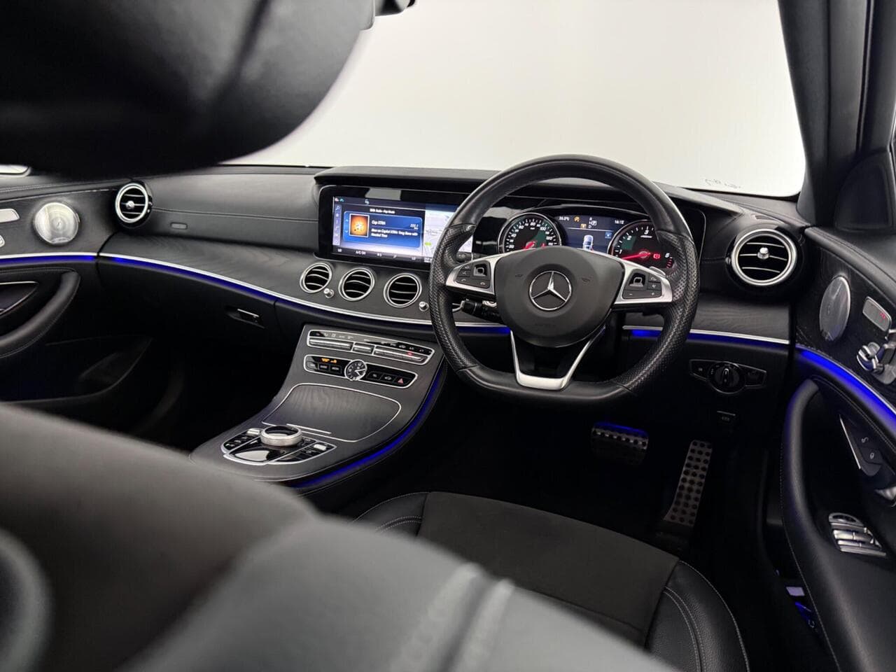 Mercedes-Benz E Class thumbnail Interior Front