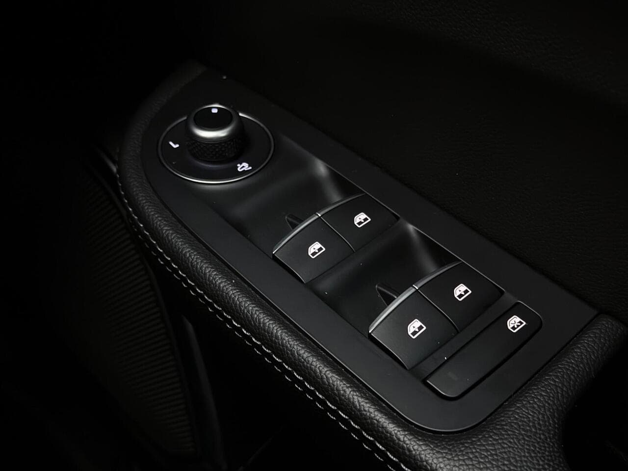 Alfa Romeo Giulia thumbnail Misc Controls