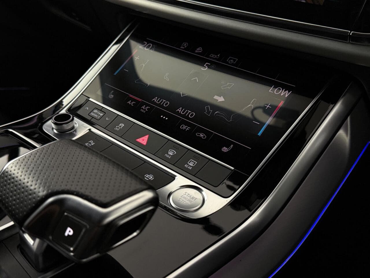 Audi Q7 thumbnail Interior Front