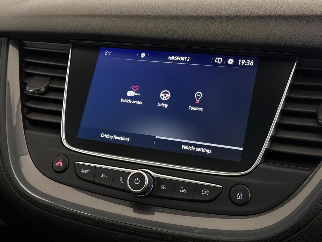 Vauxhall Grandland X thumbnail Infotainment System