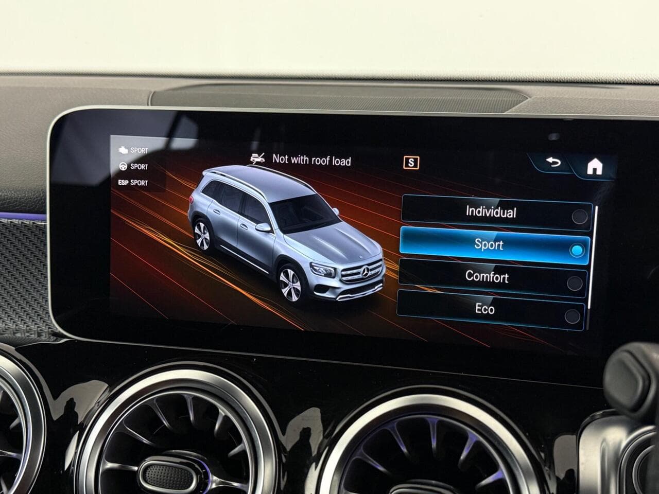 Mercedes-Benz GLB thumbnail Infotainment System