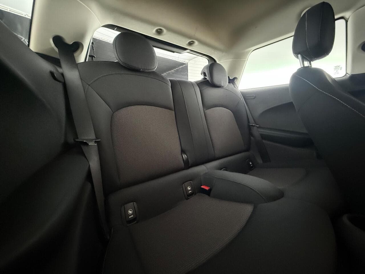 MINI Hatch thumbnail Seats Rear