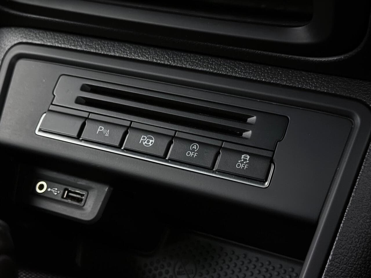 Volkswagen Tiguan thumbnail Misc Controls