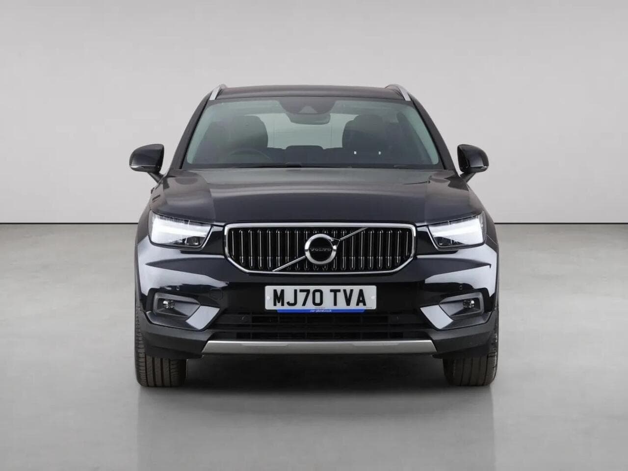 Volvo XC40 thumbnail Front