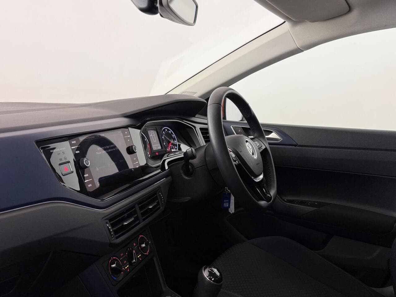 Volkswagen Polo thumbnail Interior Front