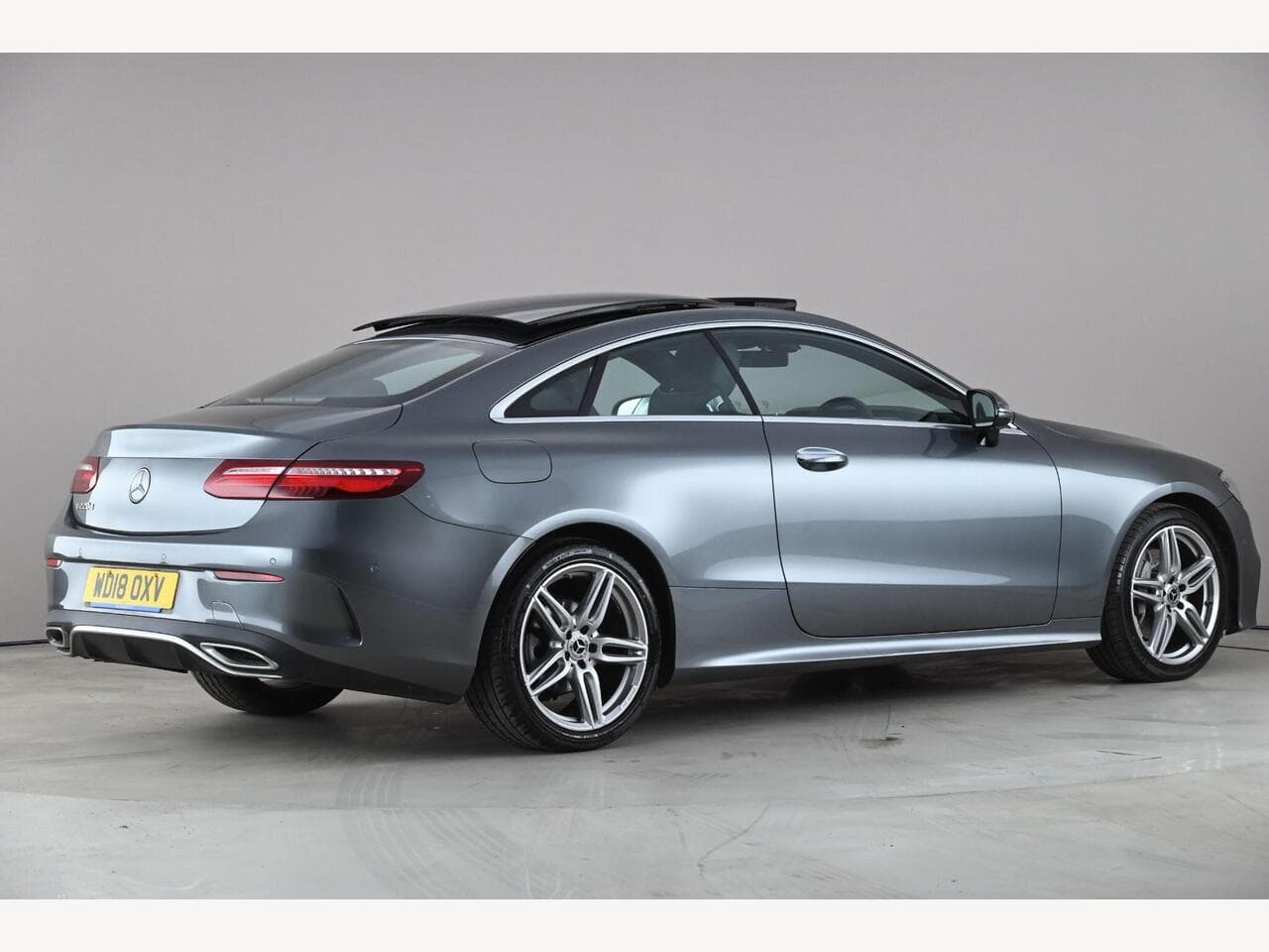 Mercedes-Benz E Class thumbnail Rear Right