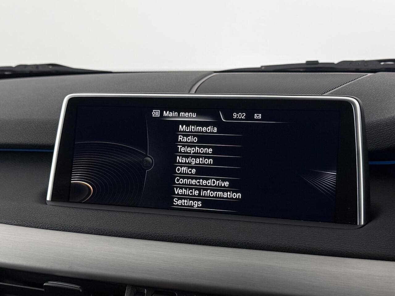 BMW X5 thumbnail Infotainment System