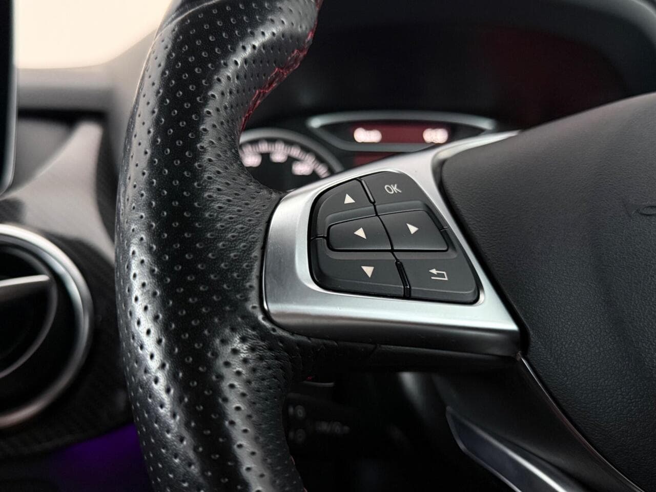 Mercedes-Benz B Class thumbnail Misc Controls