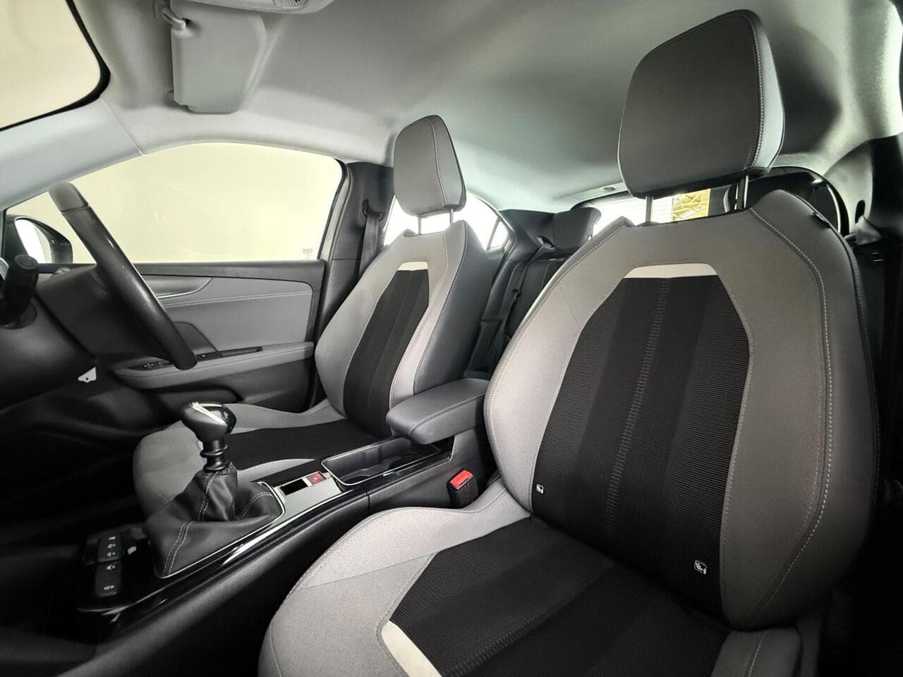 Vauxhall Mokka thumbnail Seat Front Passenger