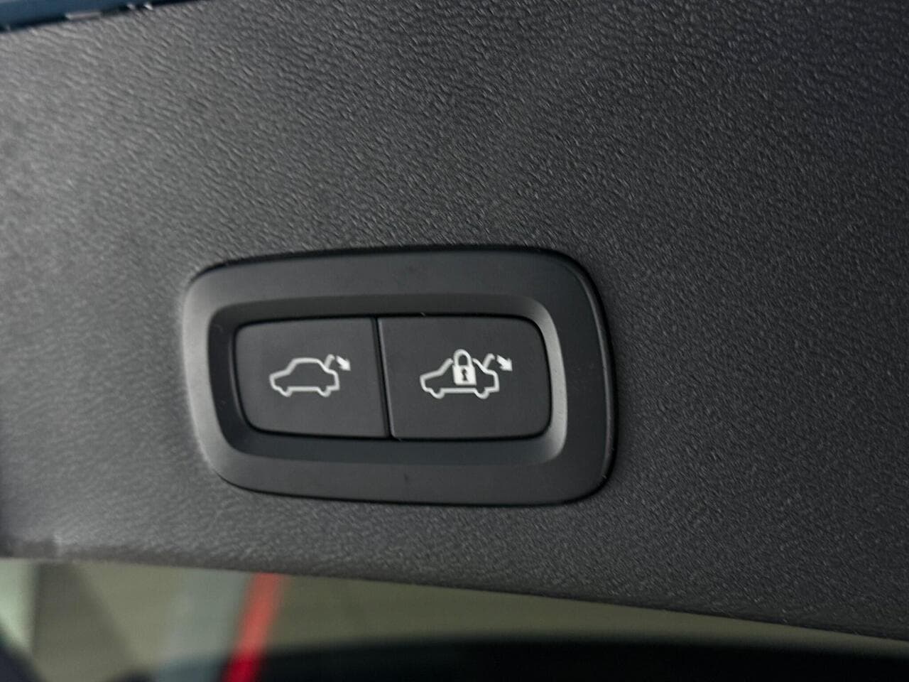 Volvo XC40 thumbnail Misc Controls