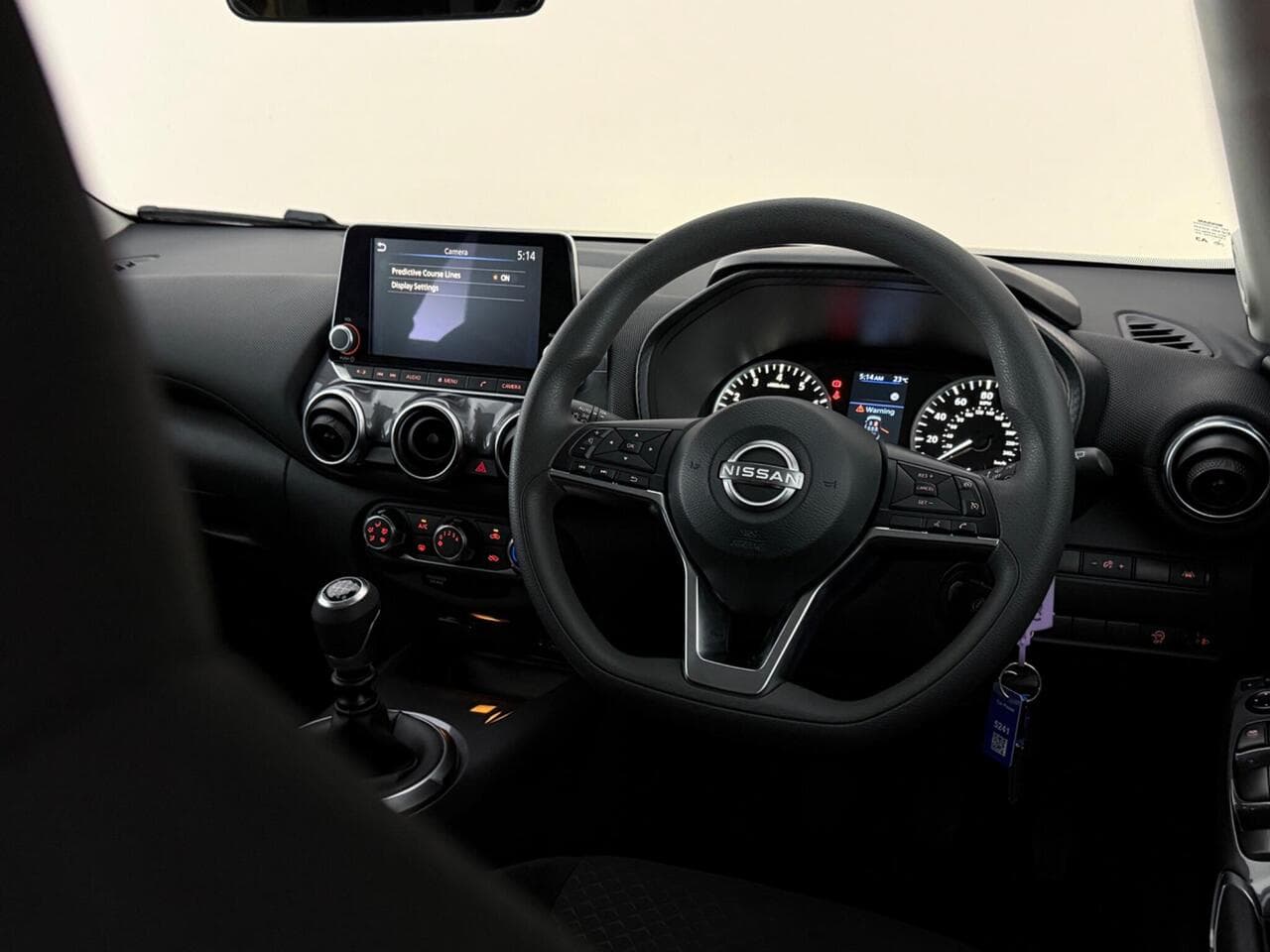 Nissan Juke thumbnail Interior Front
