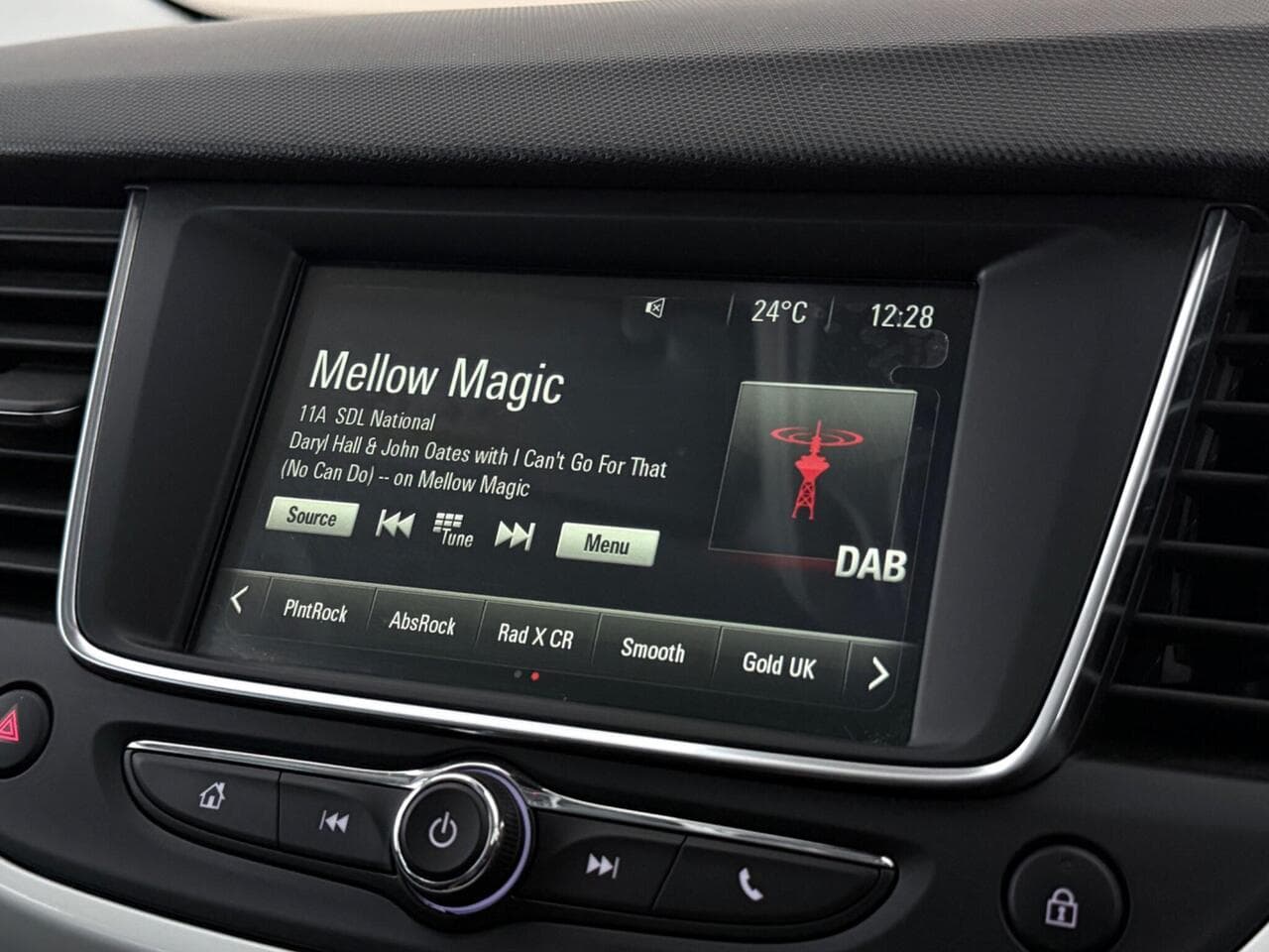 Vauxhall Crossland X thumbnail Infotainment System