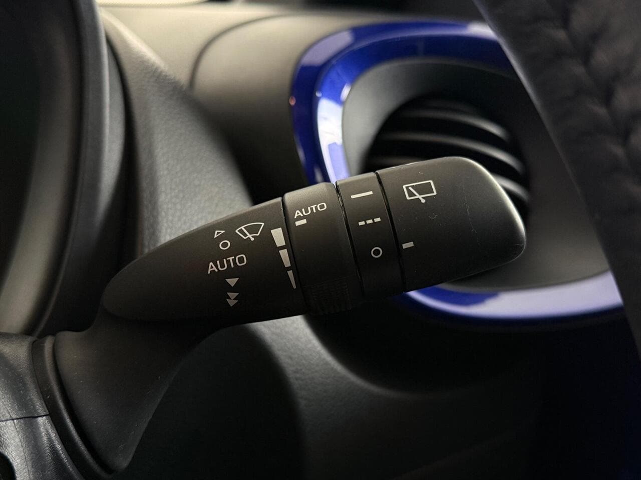 Toyota Aygo X thumbnail Misc Controls