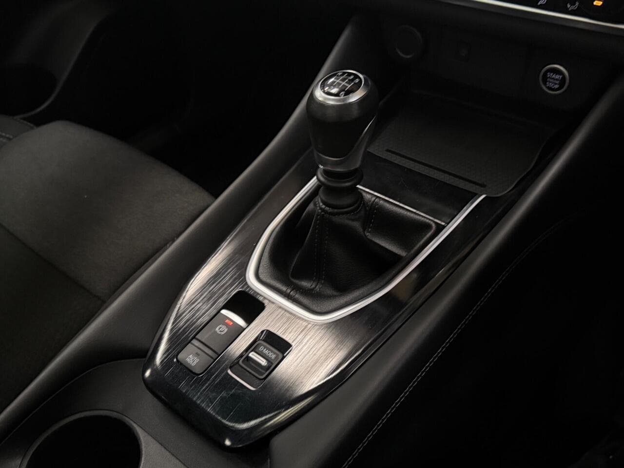 Nissan Qashqai thumbnail Interior Front