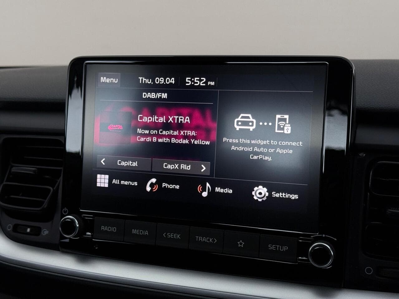 Kia Stonic thumbnail Infotainment System