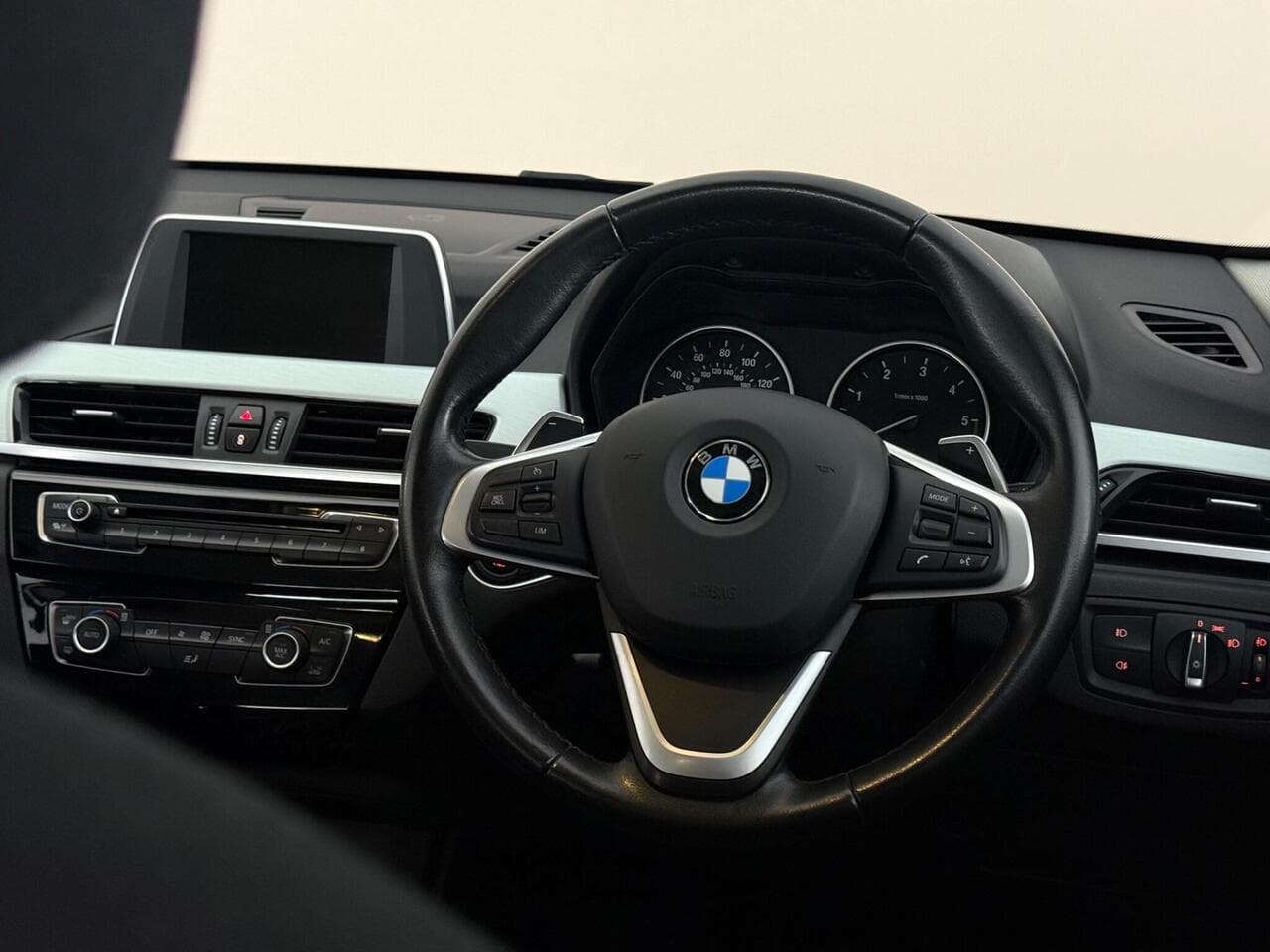 BMW X1 thumbnail Steering Wheel