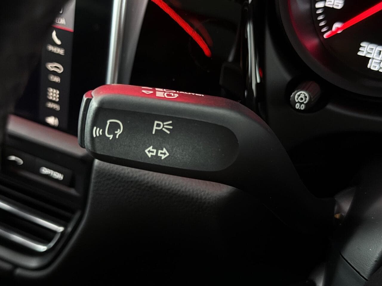 Porsche Macan thumbnail Misc Controls