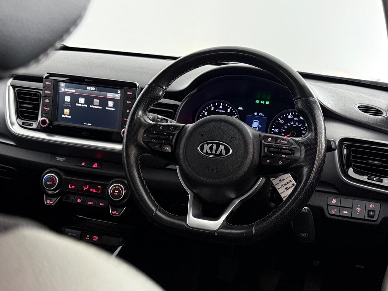 Kia Stonic thumbnail Steering Wheel