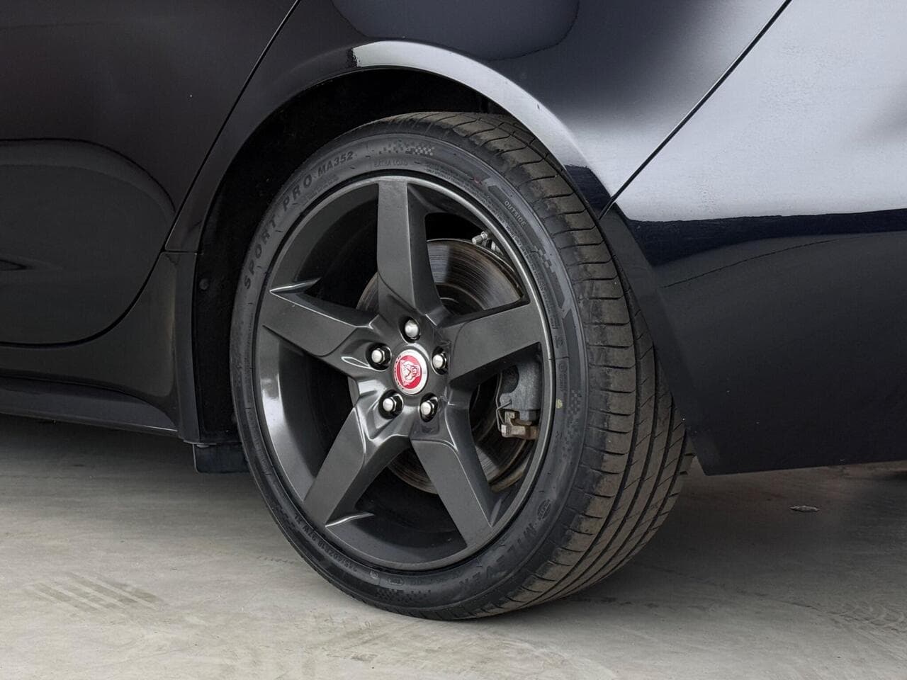 Jaguar XE thumbnail Wheel
