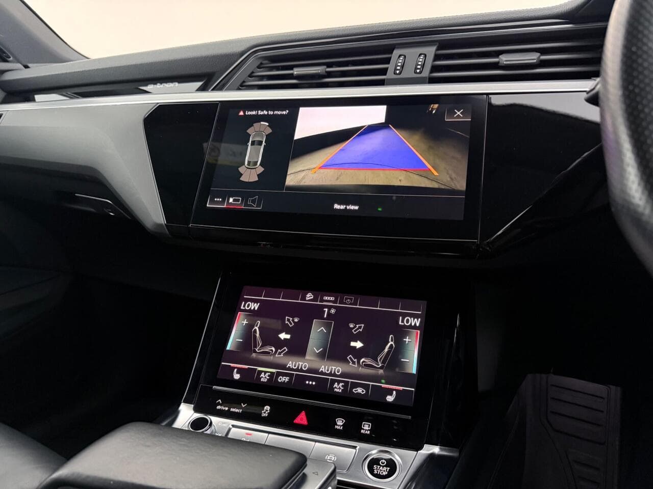 Audi e-tron thumbnail Infotainment System