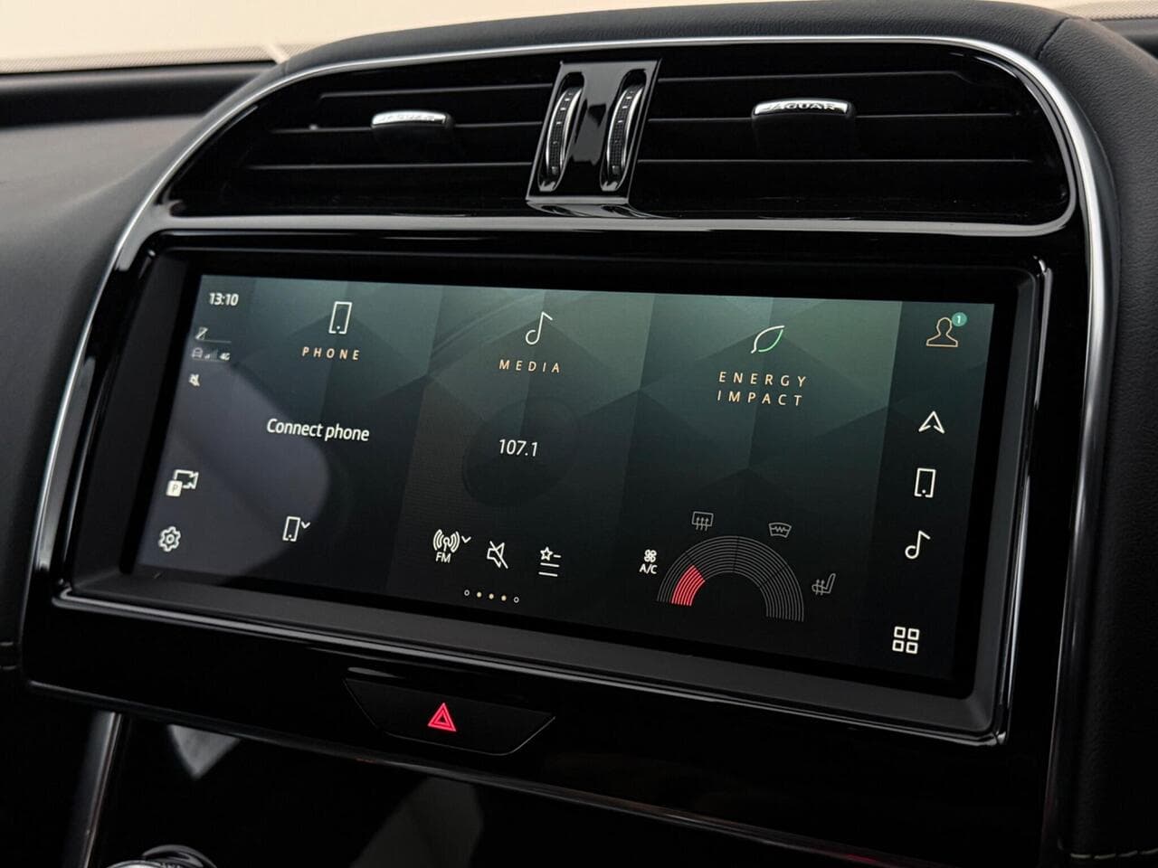Jaguar XE thumbnail Infotainment System