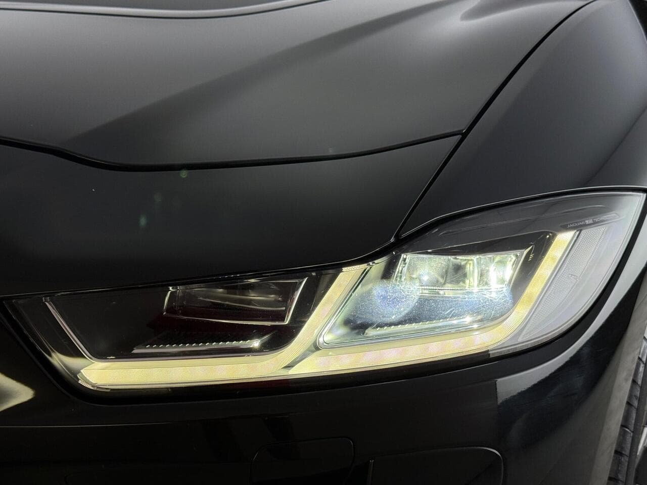 Jaguar I-PACE thumbnail Lights Front