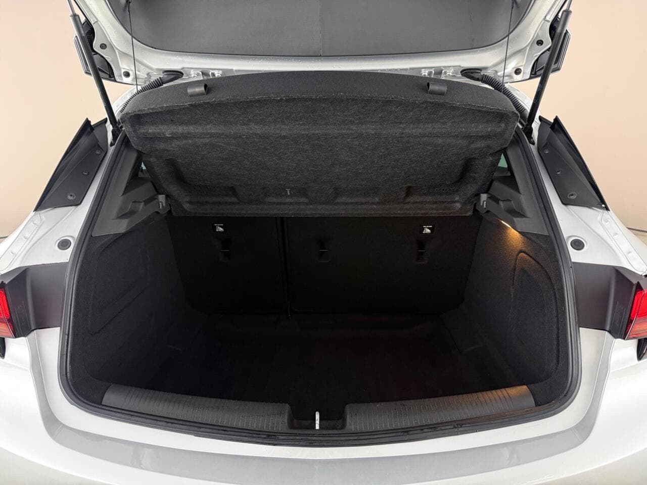 Vauxhall Astra thumbnail Boot